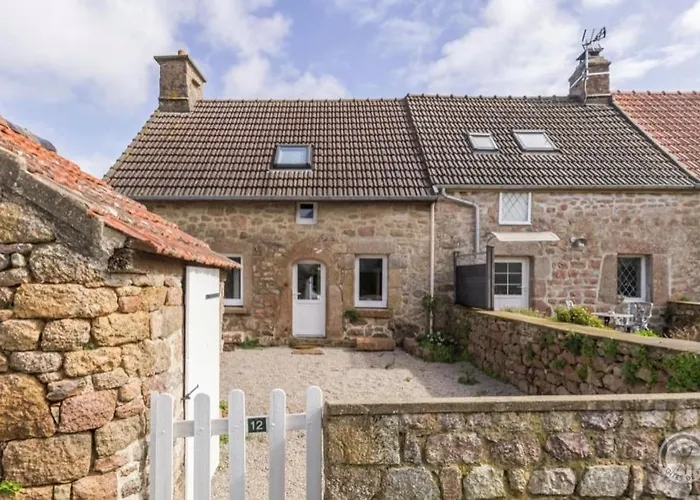 « Les Embruns » Cosqueville